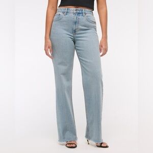 Abercrombie & Fitch Curve Love High Rise 90s Relaxed Jean in Light Wash Size 34